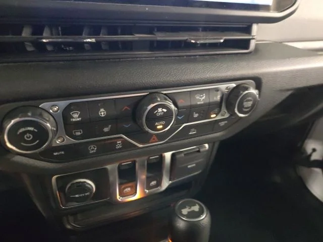 Used 2024 White Jeep Sport S image 15