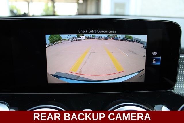 Used 2022  Mercedes-Benz GLB 250 image 6