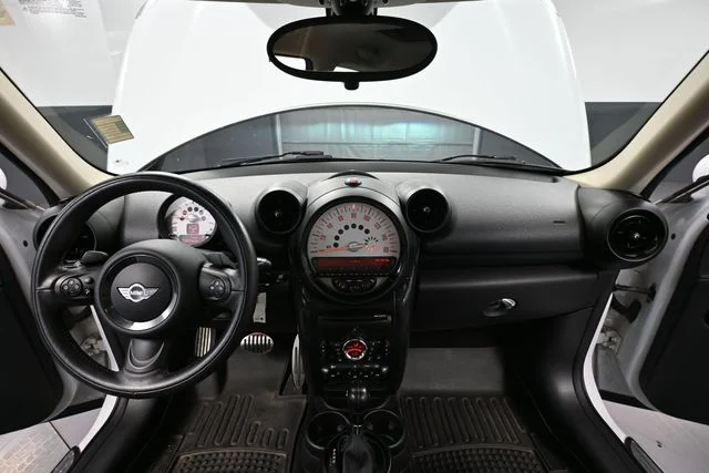 Used 2014 White MINI Paceman image 22