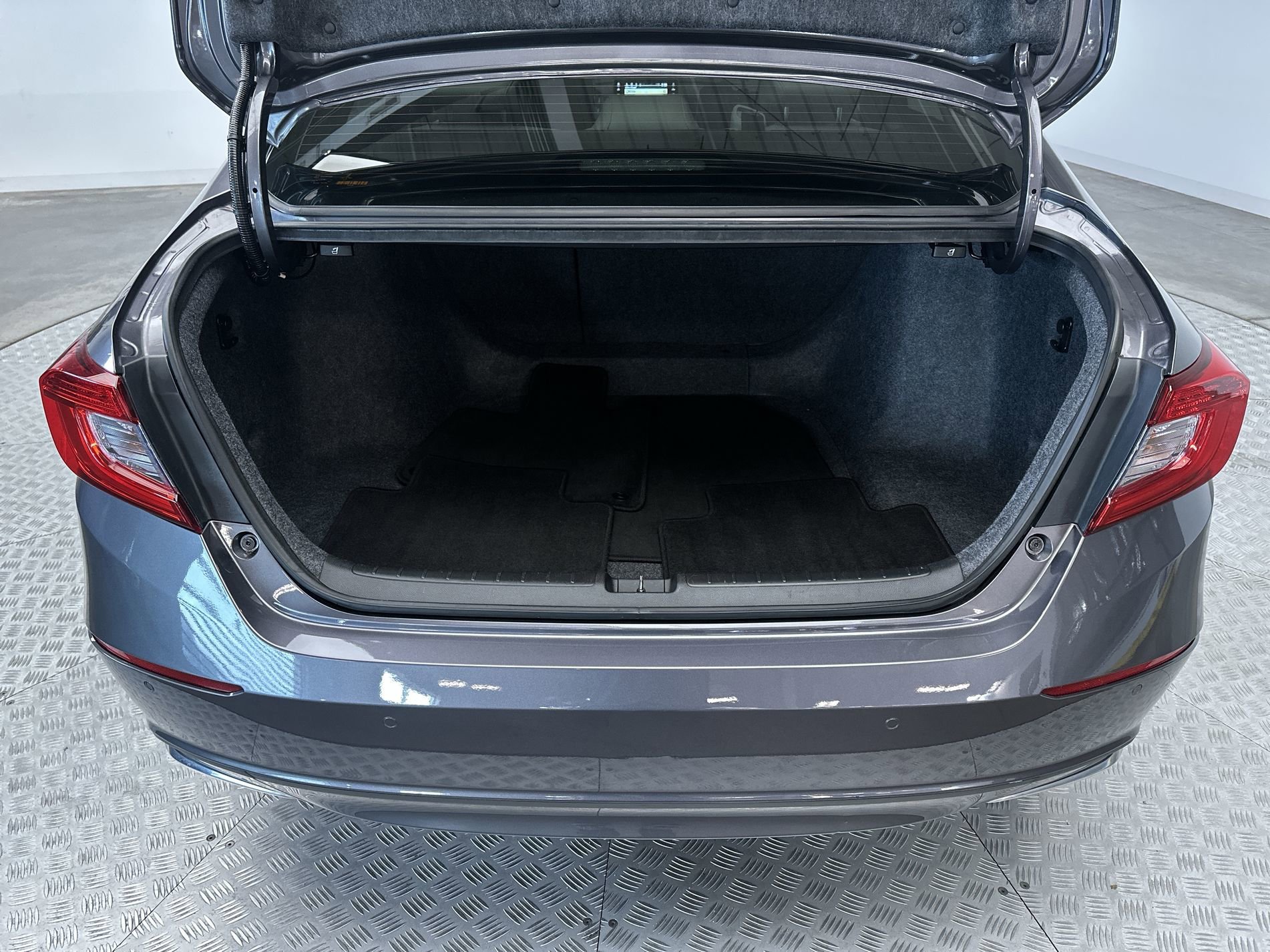 Used 2019 Gray Honda Touring image 25