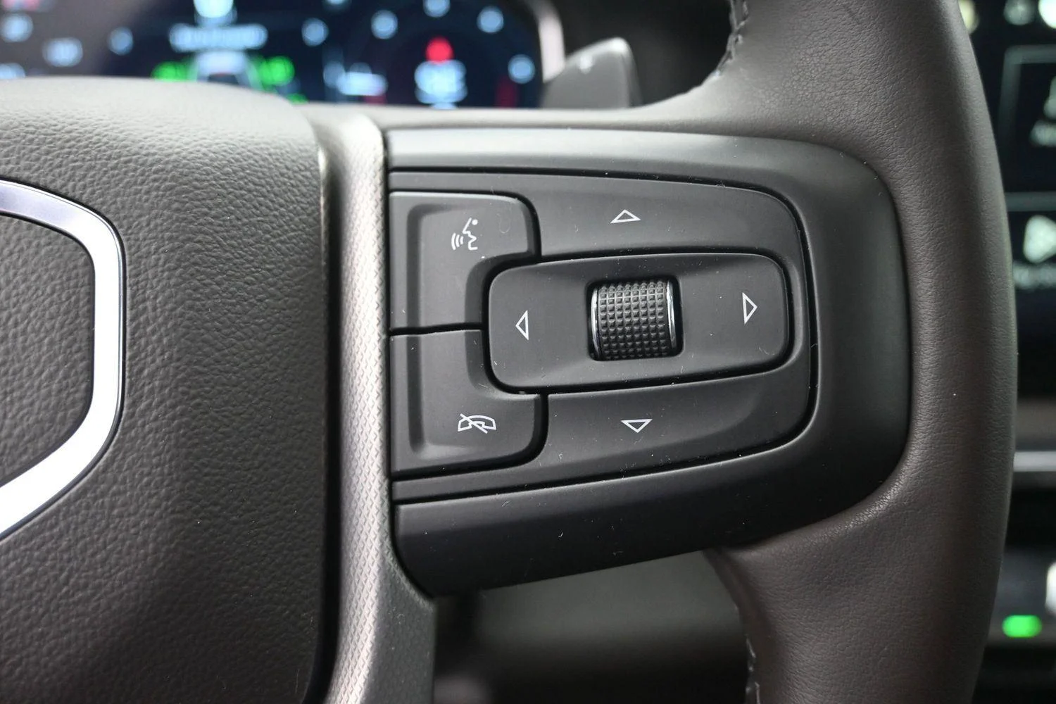 Used 2024 White Frost Tricoat GMC Denali image 29