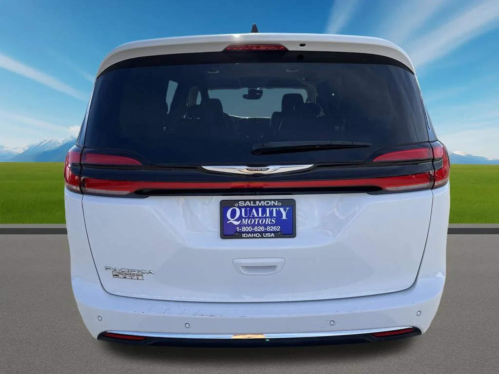 Used 2024 White Chrysler Touring L image 6
