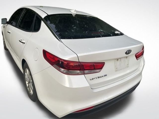 Used 2017 Snow White Pearl Kia LX image 10