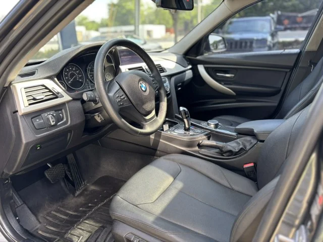 Used 2018 Mineral Gray Metallic BMW 320i xDrive image 19