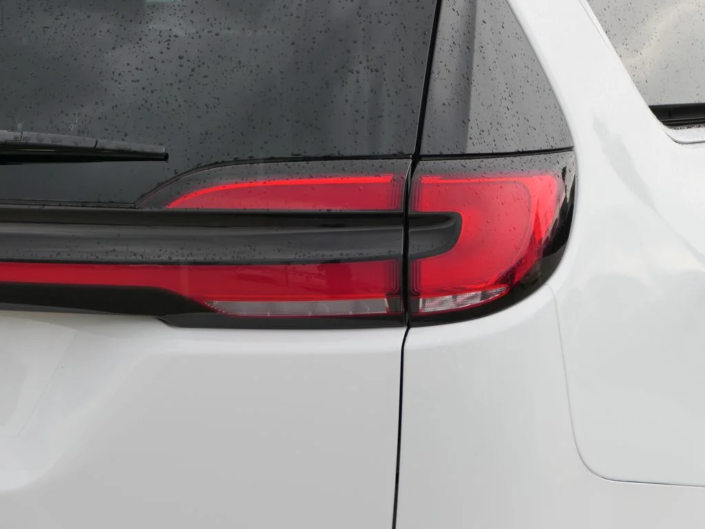 Used 2023 White Chrysler Touring L image 4