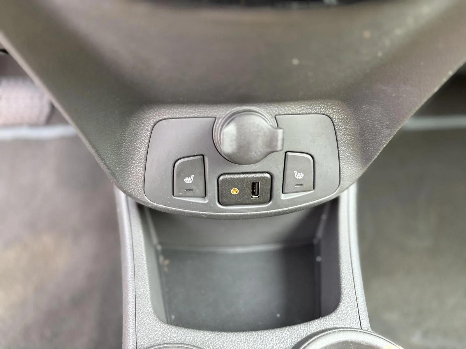 Used 2016 SILVER CHEVROLET HATCHBACK image 16