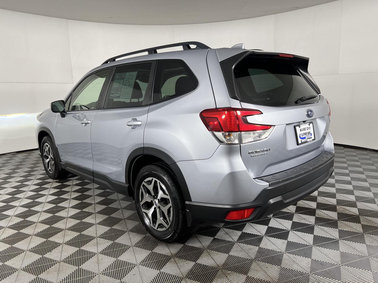 Used 2023 Ice Silver Metallic Subaru Premium image 13
