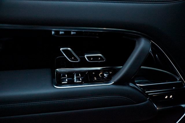 2026 Land Rover Range Rover SE - Photo 18