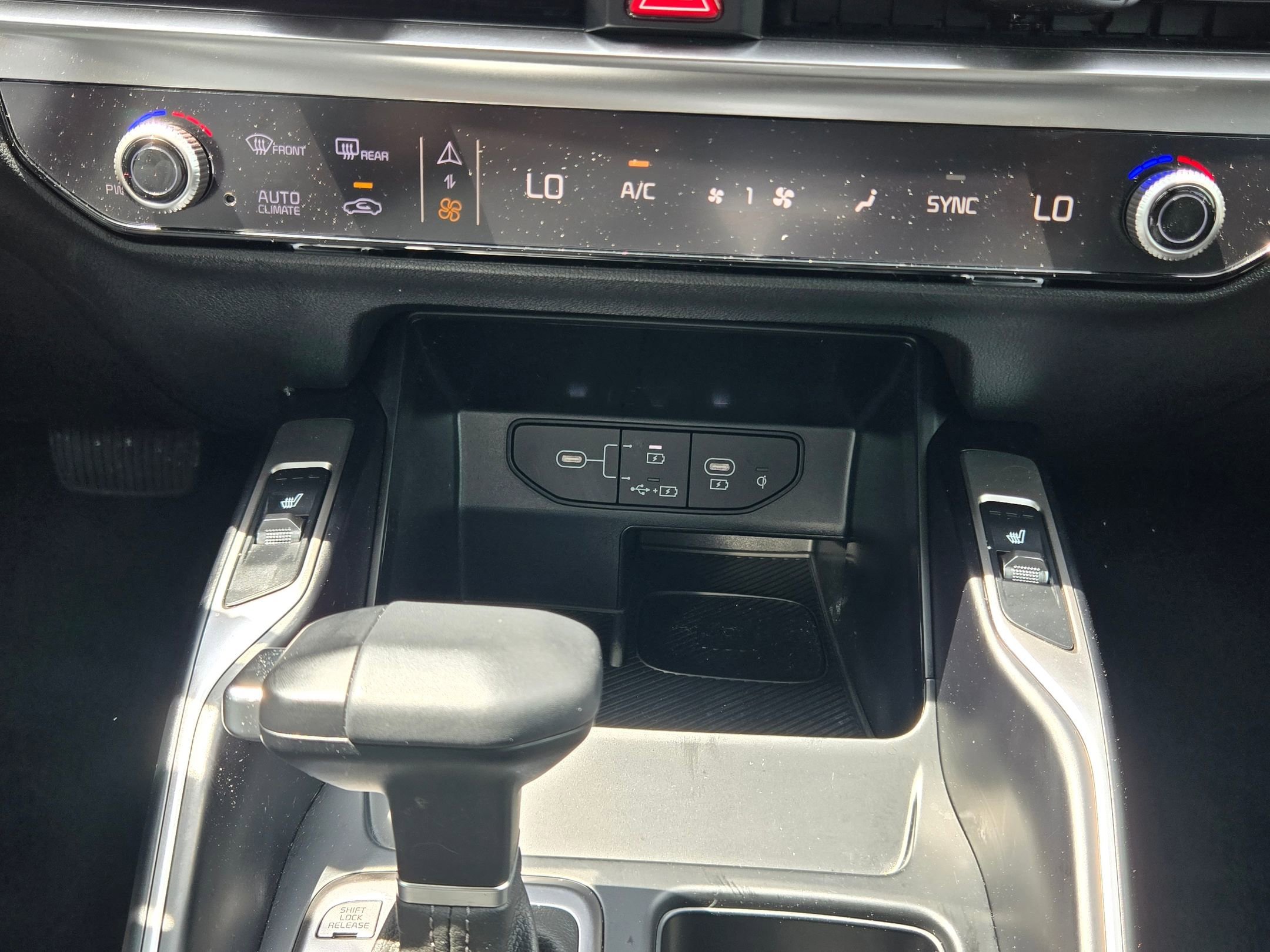 Used 2025 Glacial White Pearl Kia EX image 28