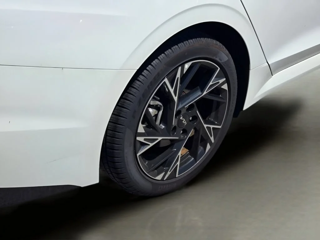 2025 Kia K5 GT-Line - Photo 28