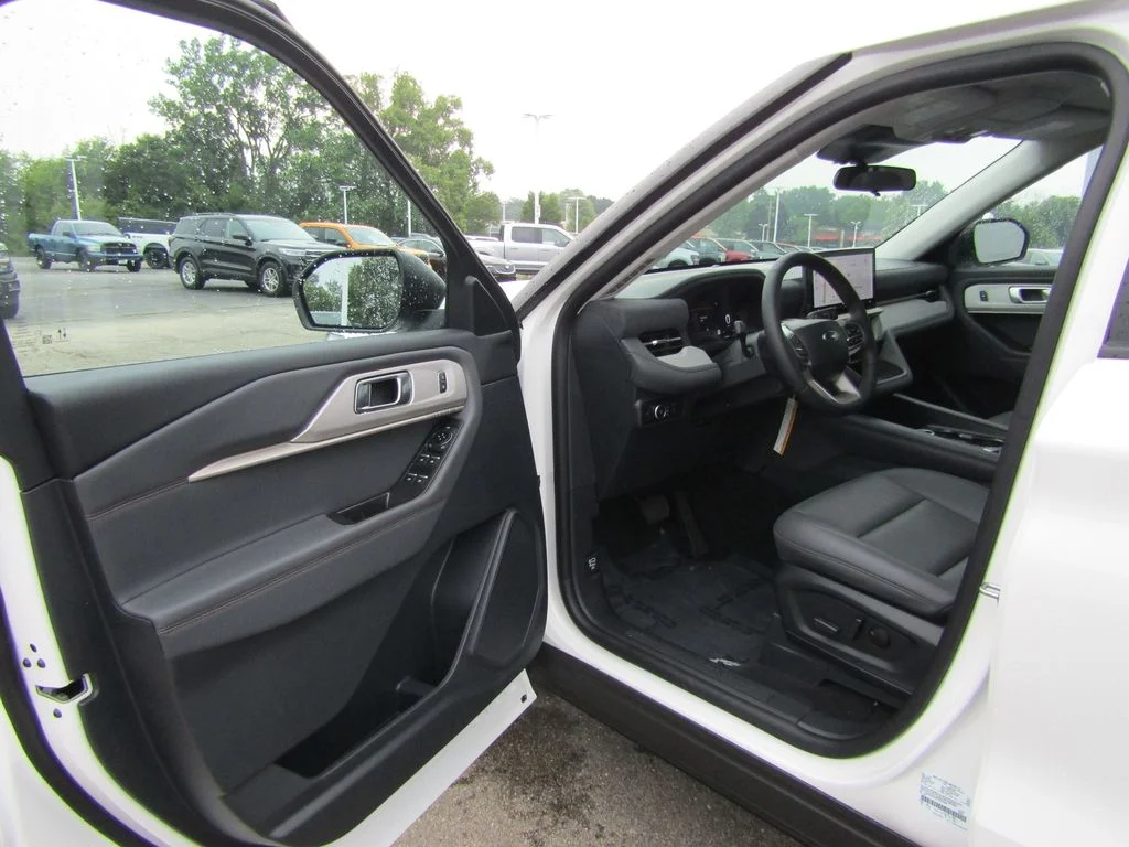 New 2026 Star White Metallic Tri-Coat Ford Active image 26