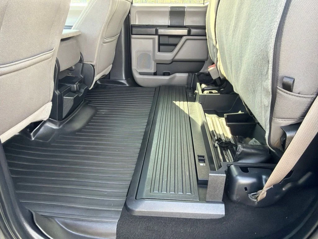 Used 2019 Magnetic Metallic Ford XLT image 18