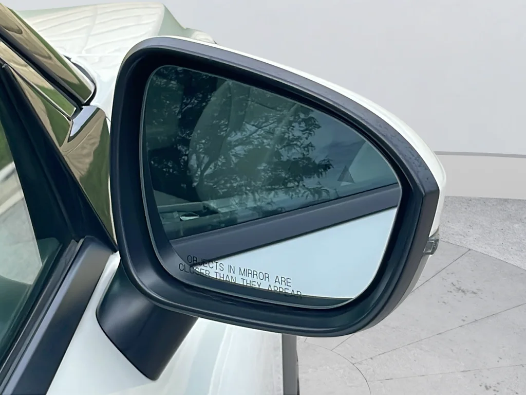 Used 2022 White Nissan SL image 44