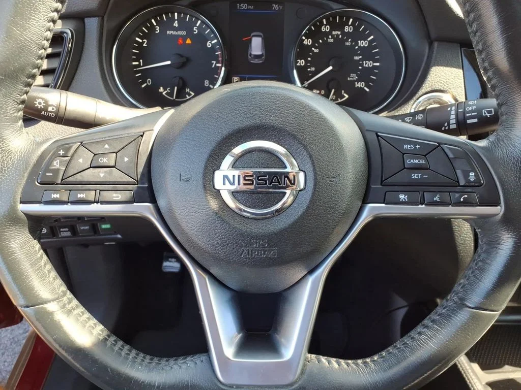 Used 2018 Red Nissan SL image 21