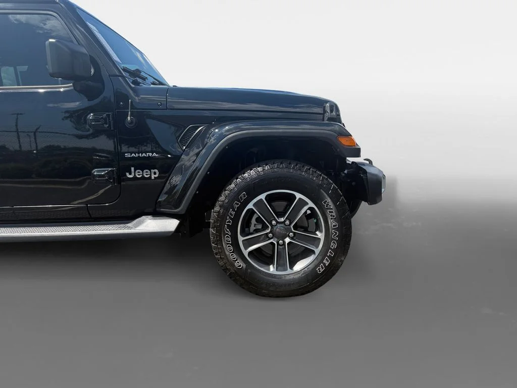 Used 2023 Black Jeep Sahara image 17
