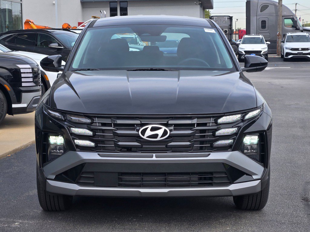 New 2026 Phantom Black Hyundai SE image 2