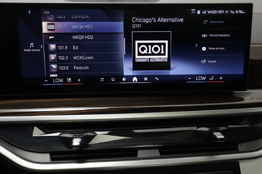 New 2026 BLACK SAPPHIRE BMW xDrive40i image 9