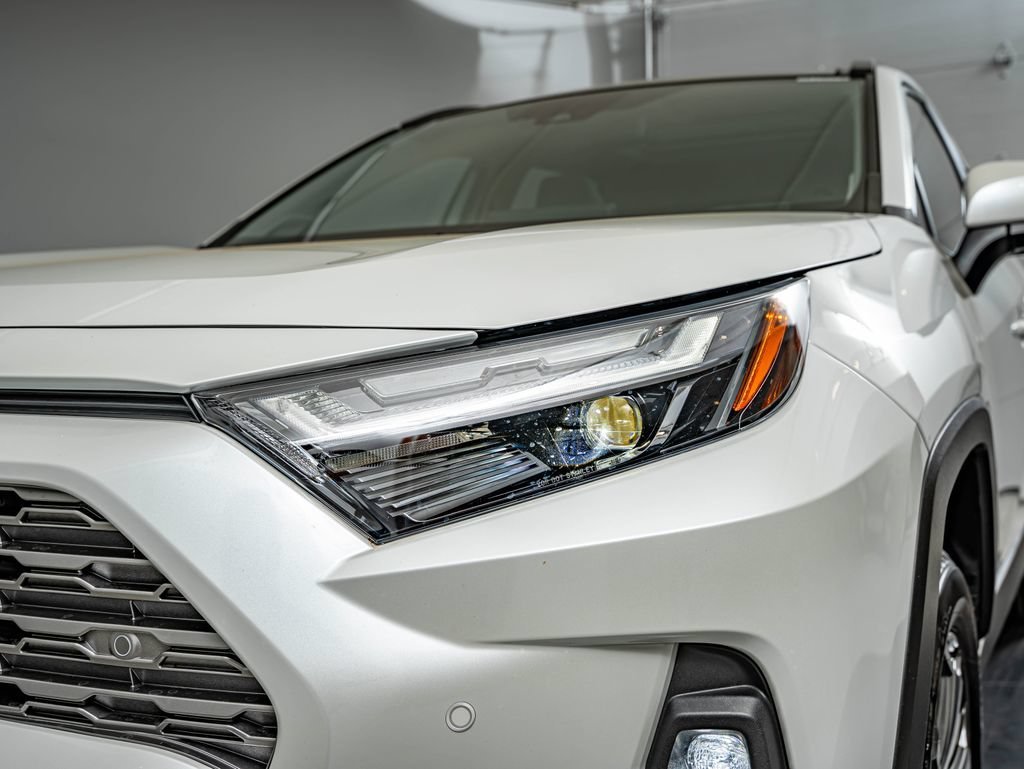 Used 2025 Pearl Toyota Limited image 13