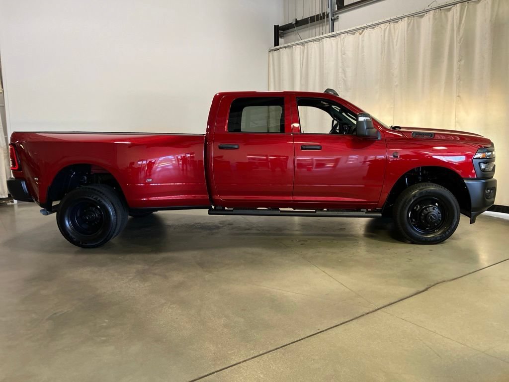 New 2026 Molten Red Pearl-Coat Exterior Paint RAM Tradesman image 29