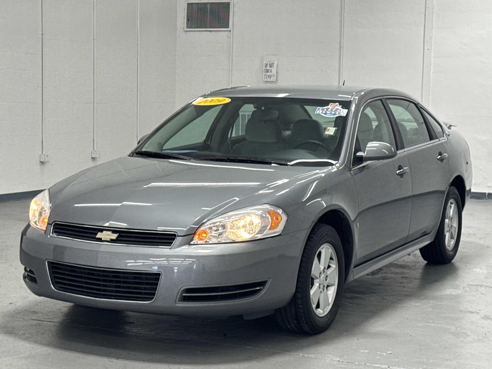 Used 2009 DARK SILVER METALLIC Chevrolet 3.5L LT image 4