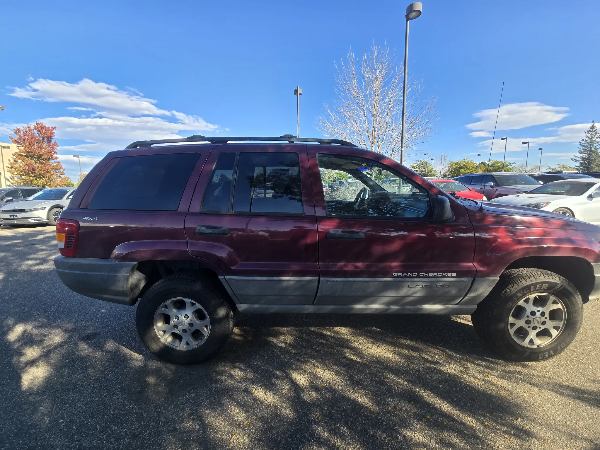 Used 2000 Flame Red Clearcoat Jeep Laredo image 6