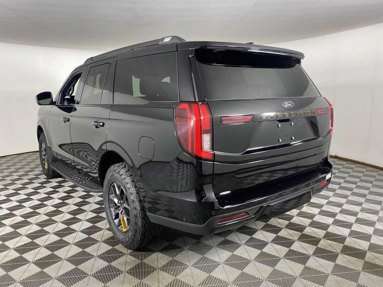 New 2025 Agate Black Metallic Ford TREMOR® image 5