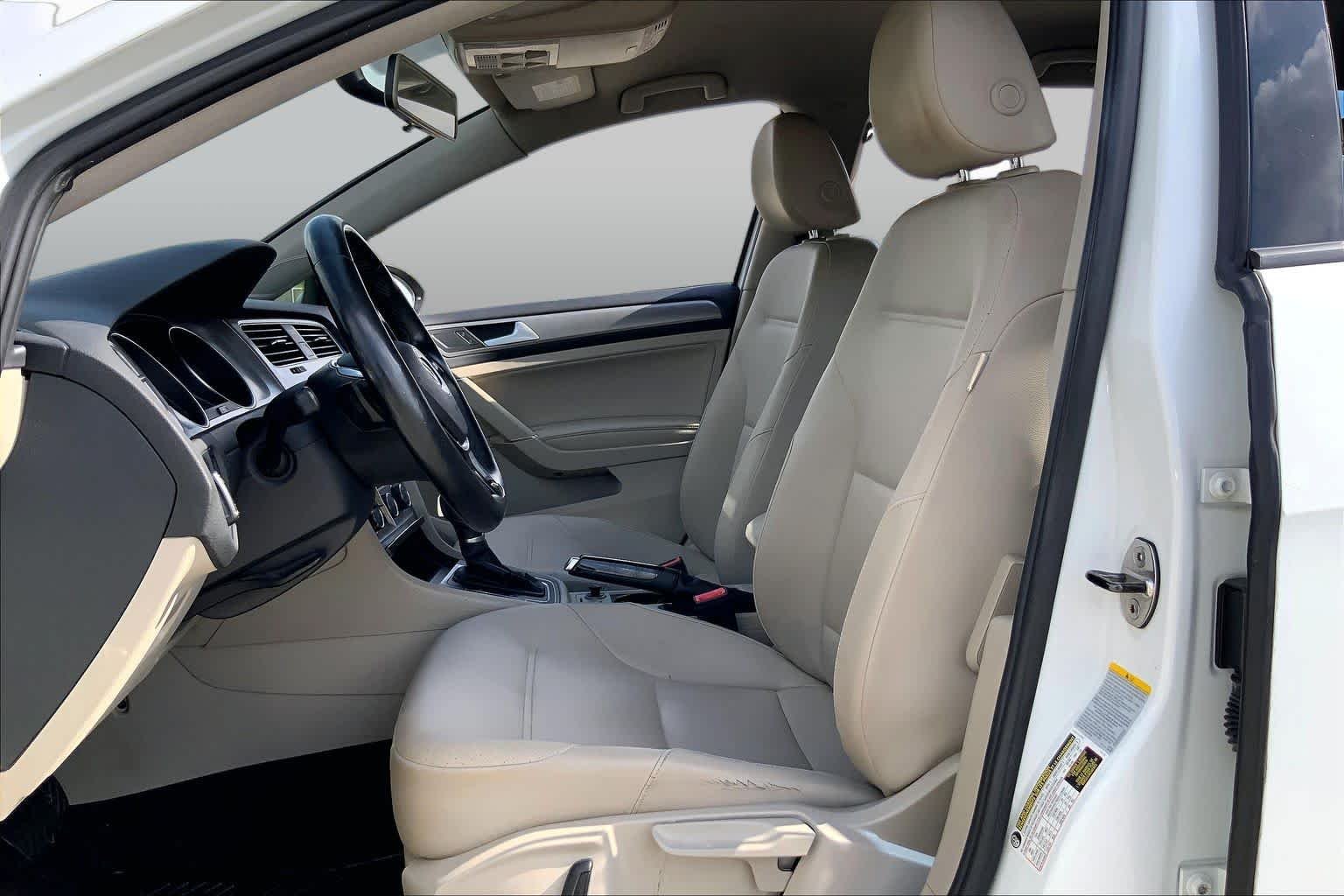 Used 2015 Pure White Volkswagen TSI S image 8