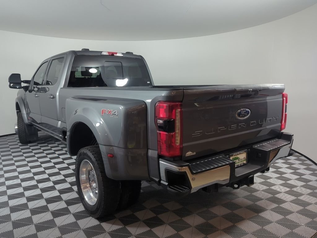 Certified Used 2025 Carbonized Gray Metallic Ford Lariat image 5