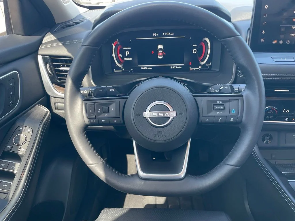 Used 2024 White Nissan Platinum image 17