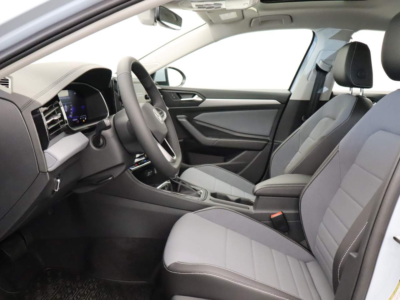 2026 Volkswagen Jetta SE - Photo 14