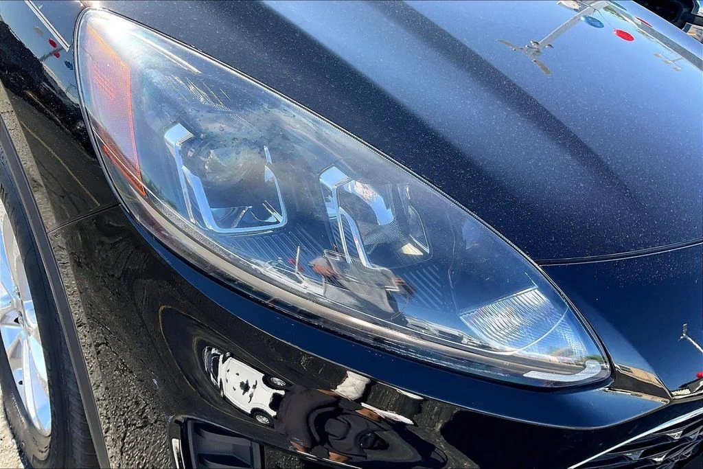 Used 2022 Black Ford SE image 29