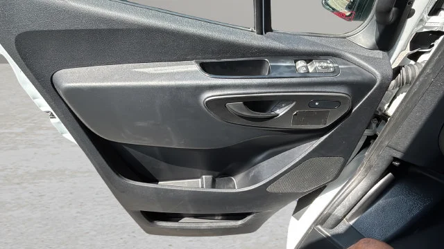 Used 2025  Mercedes-Benz NA image 18