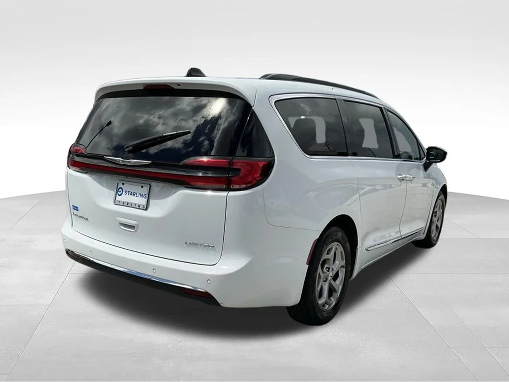 Used 2023 White Chrysler Limited image 7