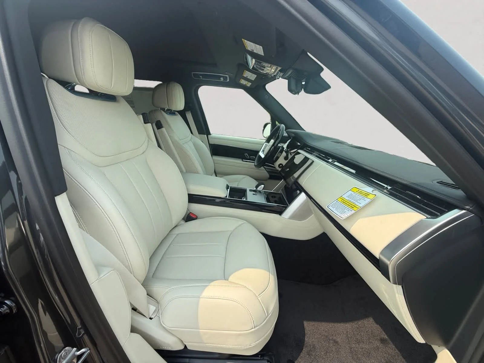 New 2026 Carpathian Grey Land Rover P530 LWB 7 Seat image 15