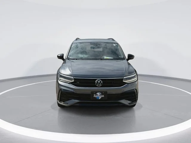 Used 2024 Gray Volkswagen 2.0T SE R-Line Black image 4