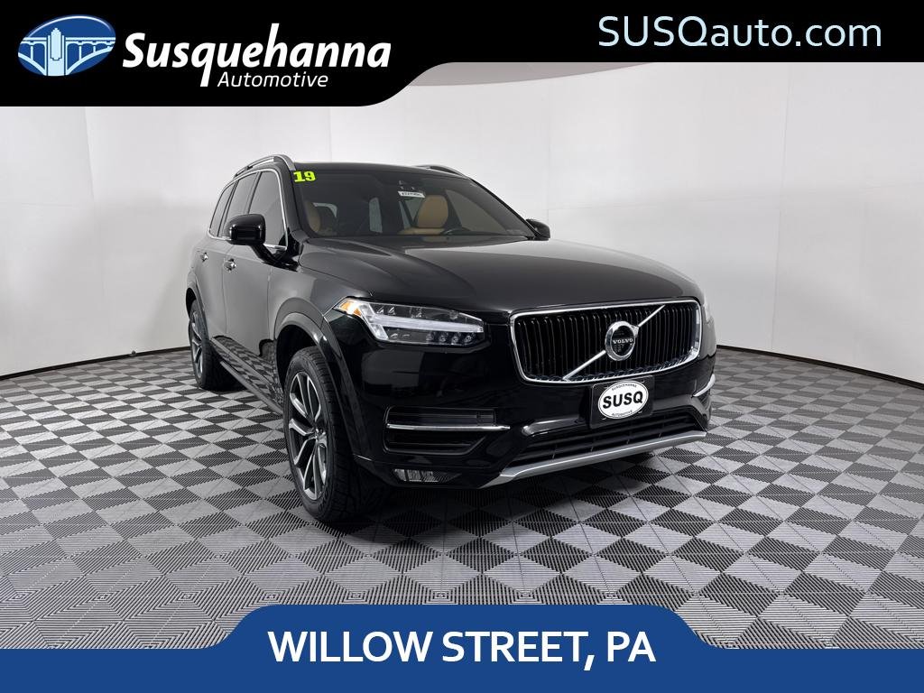 Used 2019 Onyx Black Metallic Volvo Momentum image 1