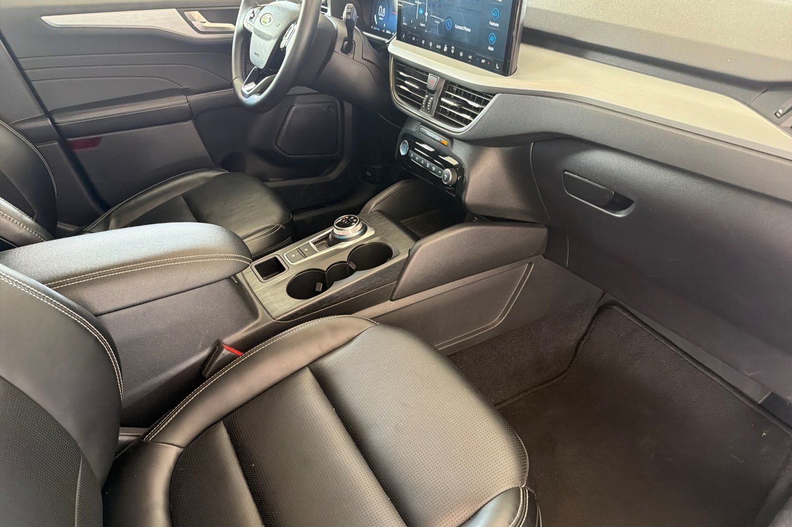 Used 2024  Ford Platinum image 17
