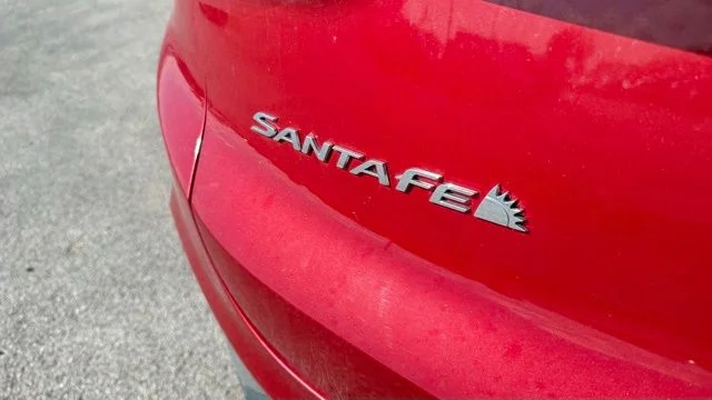 Used 2019 Red Hyundai SE image 12