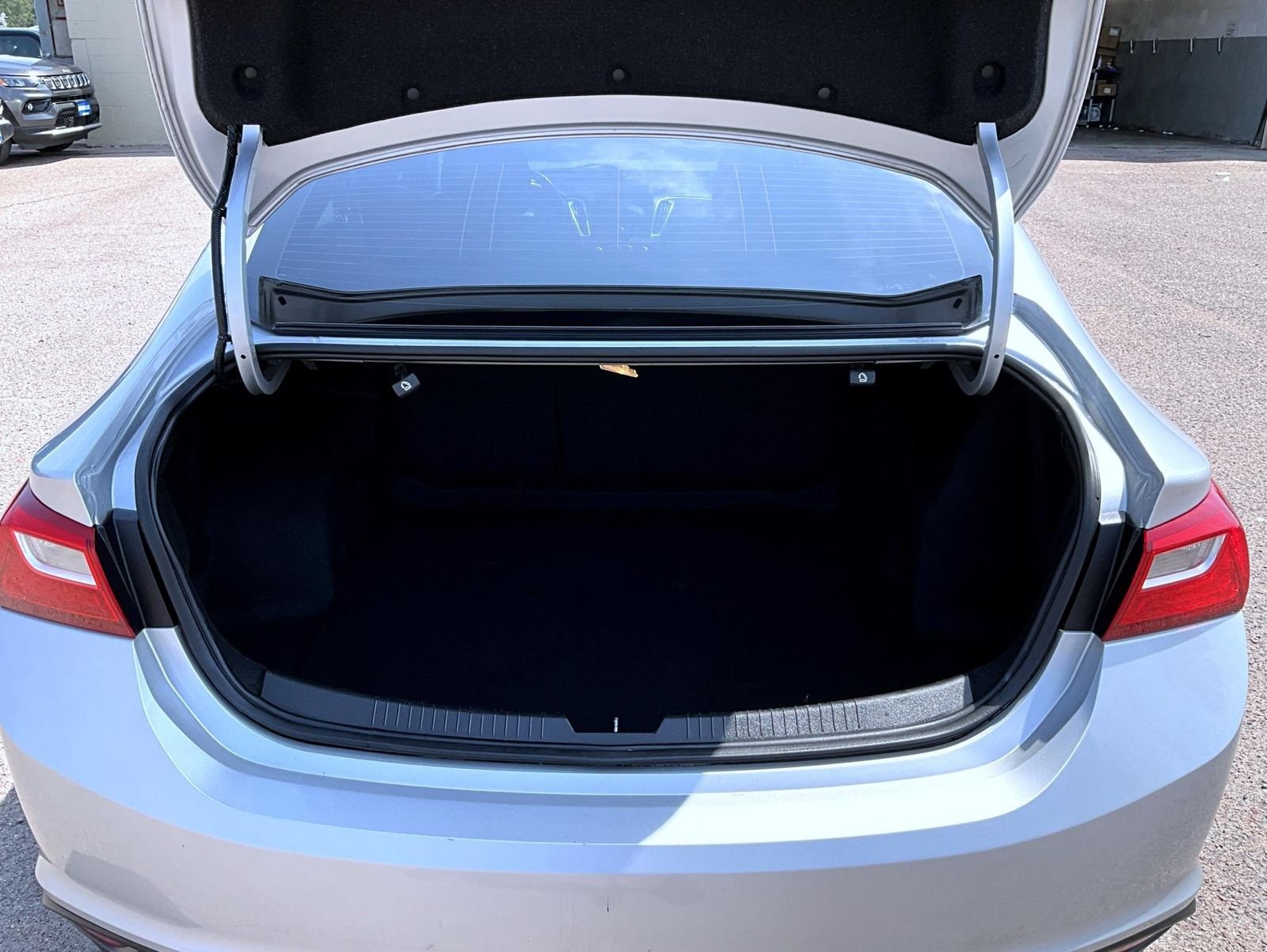 Used 2018 Silver Chevrolet LT image 9