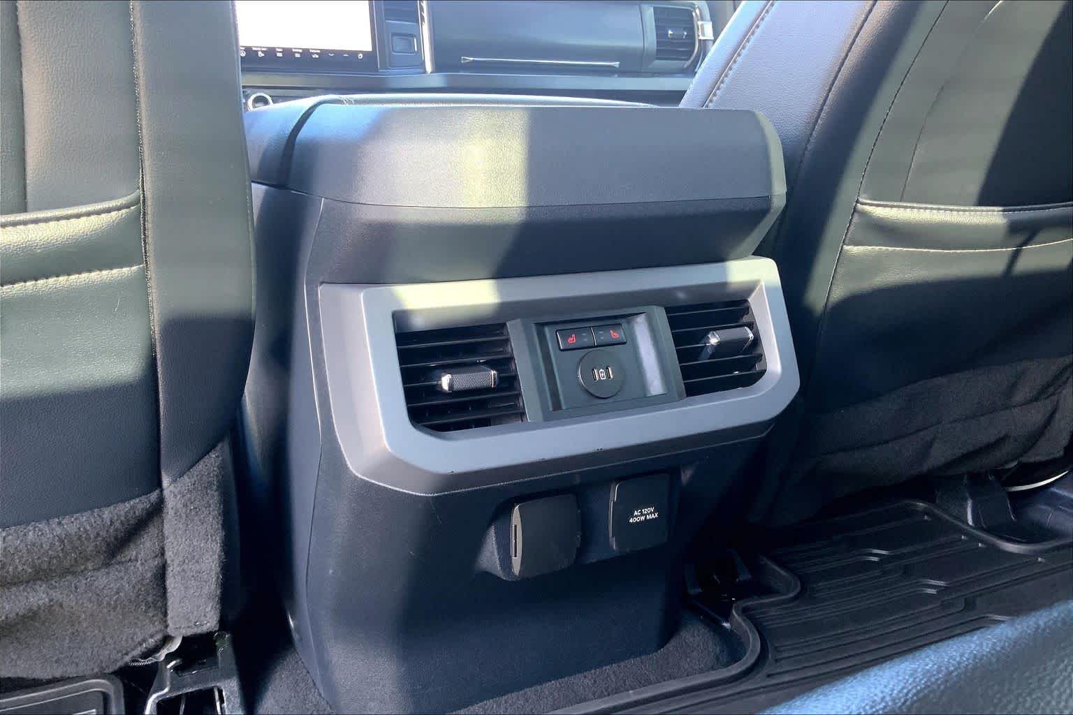 Used 2024 Star White Metallic Tri-Coat Ford F-250 Pickup LARIAT image 35