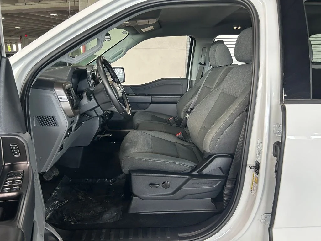 Used 2025 Oxford White Ford XLT image 16