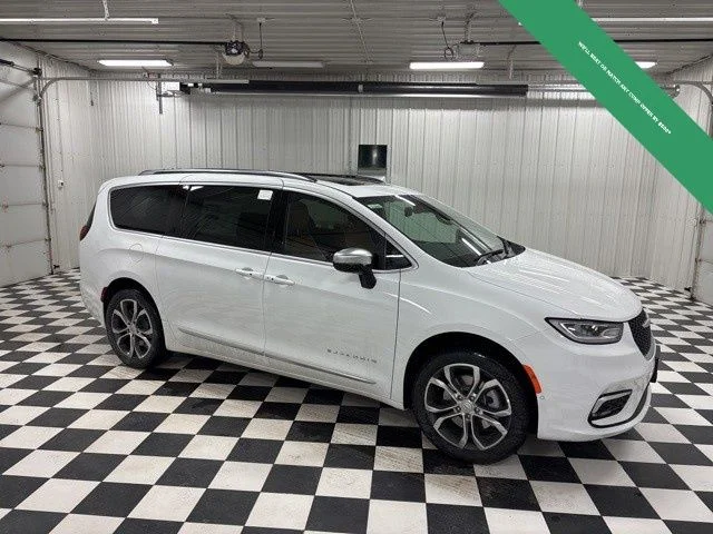 2026 Chrysler Pacifica Pinnacle AWD's photo