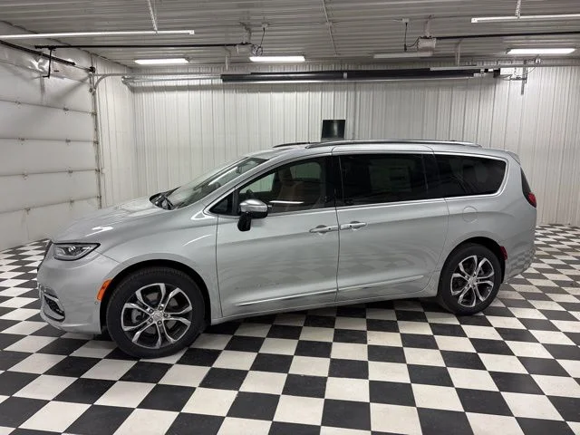 2026 Chrysler Pacifica Pinnacle AWD's photo