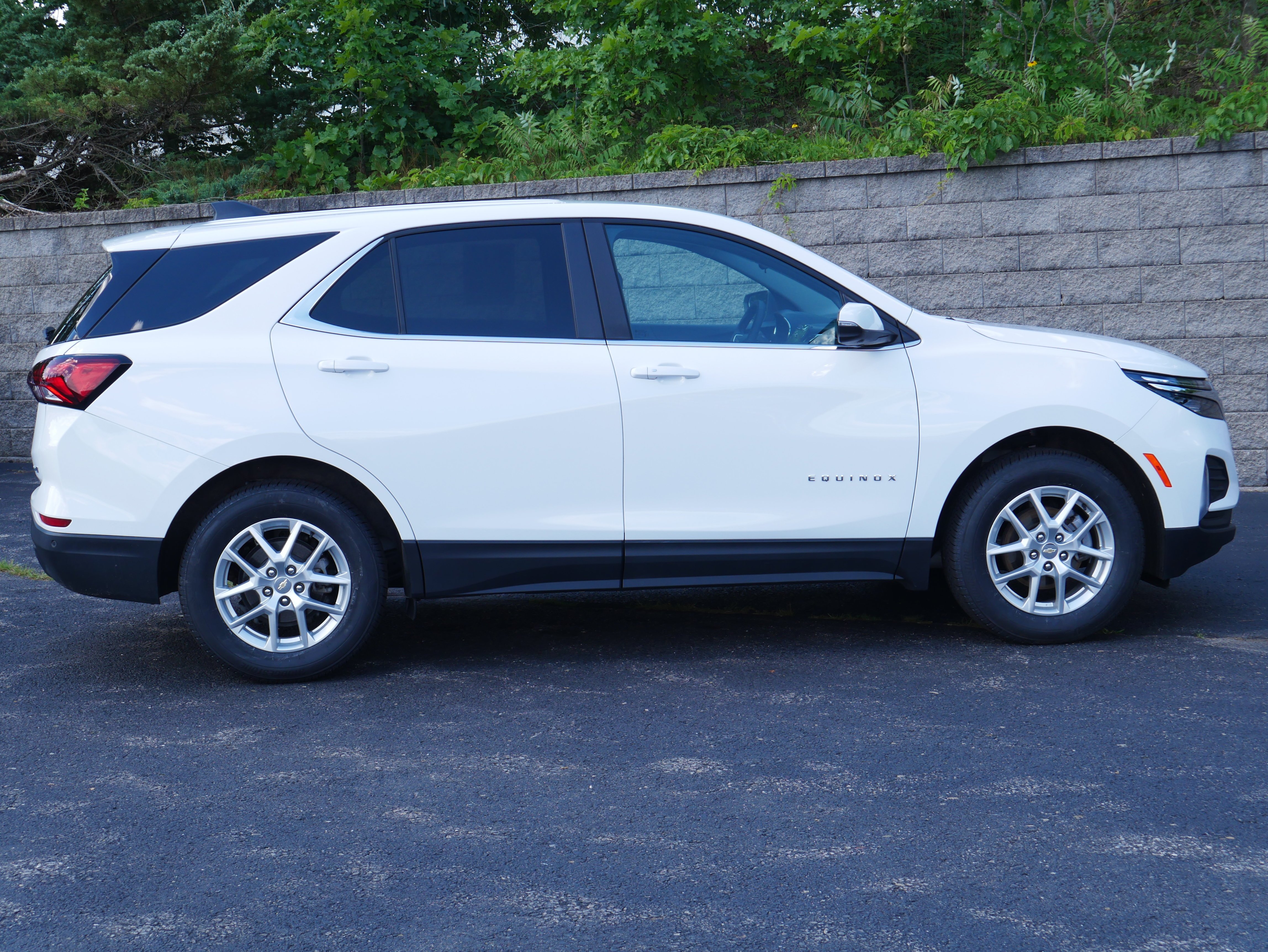 Used 2024 Summit White Chevrolet LT image 8