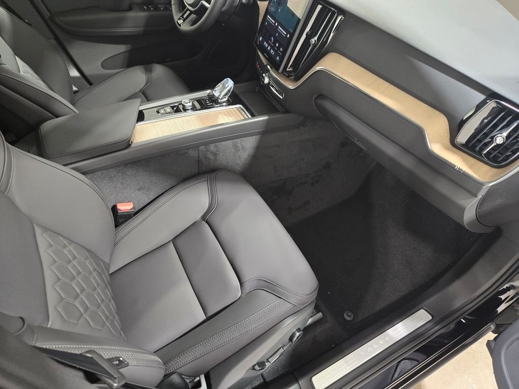 2026 Volvo XC60 Plus - Photo 21