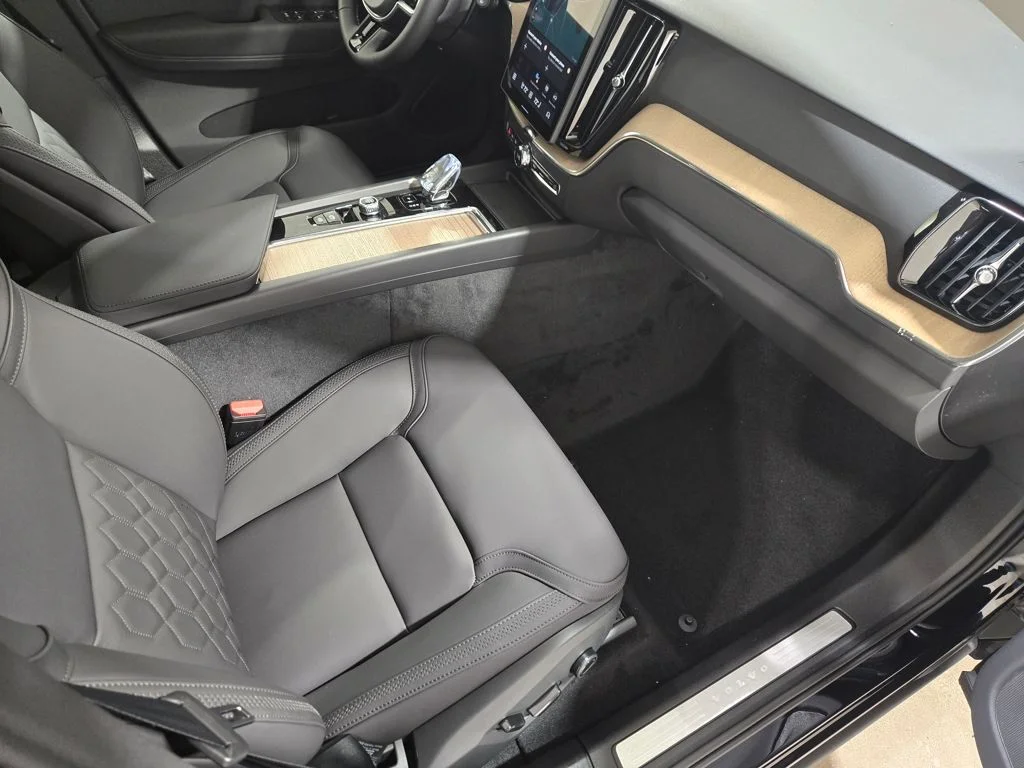 2026 Volvo XC60 Plus - Photo 21