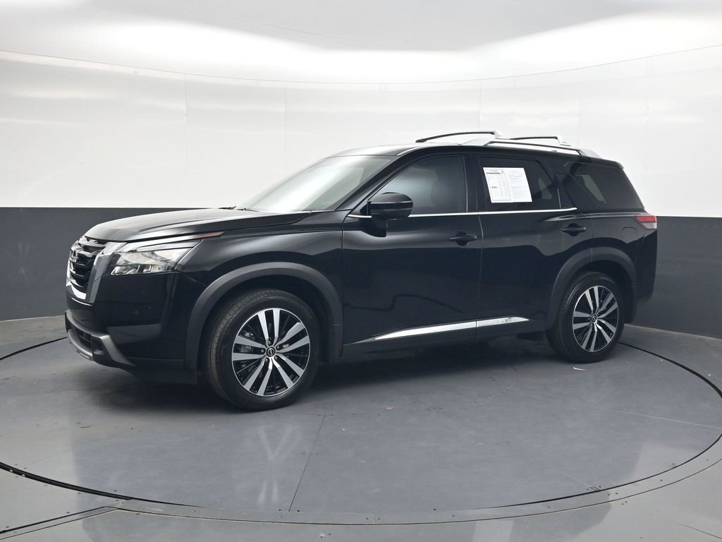Used 2025 Black Nissan Platinum image 12