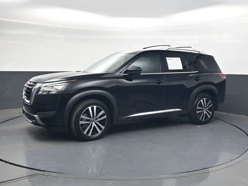 Used 2025 Black Nissan Platinum image 12