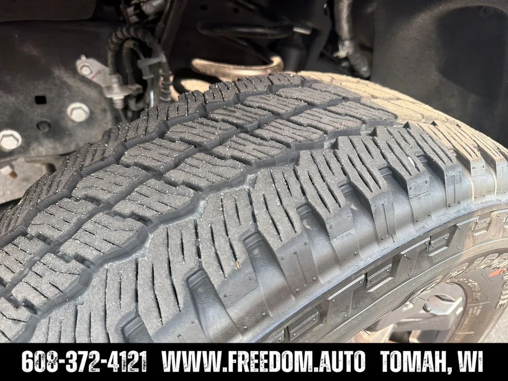 Used 2024 Black Metallic Ford Lariat image 27