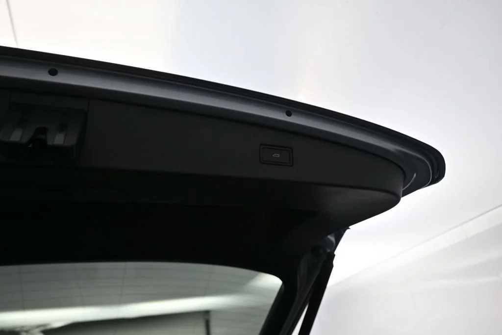 Used 2024  Volkswagen 2.0T SE R-Line Black image 46